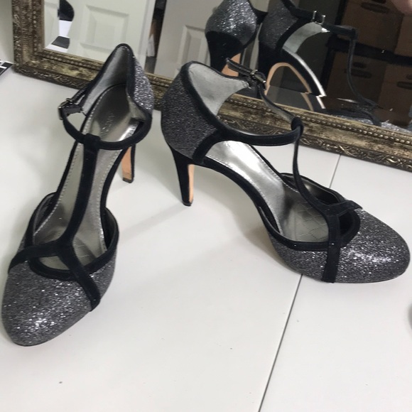 ANTONIO MELANI Shoes - Antonio Melani ankle strap sparkly pump Sz 8